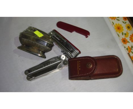 Swiss army knife, Leatherman Wave in leather pouch & lighter