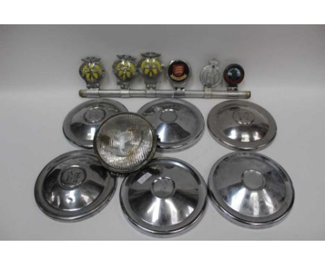Group of chrome vintage car hub caps including Morris Minor together with AA, RAC and other car grill badges.