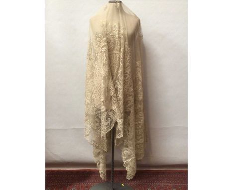 Vintage suitcase containing a quantity of antique lace including large square /wedding veil Carrickmacross muslin appliquéd n