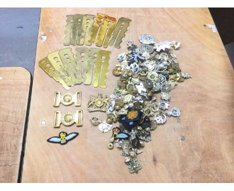 Collection of staybrite military cap badges, brass button polishers and other militaria (1 box)