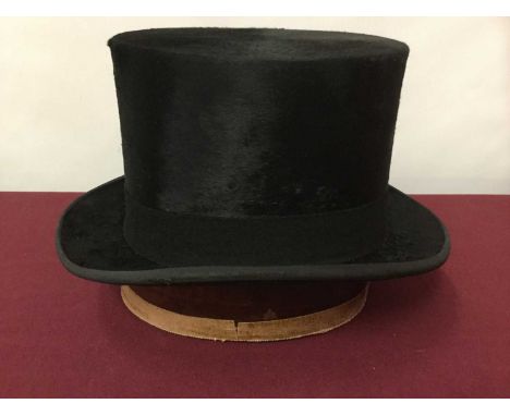 Vintage top hat by Austin Reed Ltd Regent Street London in cardboard top hat box.Front to back 21cm, 17cm, 59cm circumference