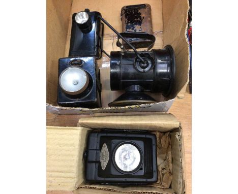 New old stock Smiths The Wootton Lantern in original box, together with four other vintage lanterns / lamps (5)