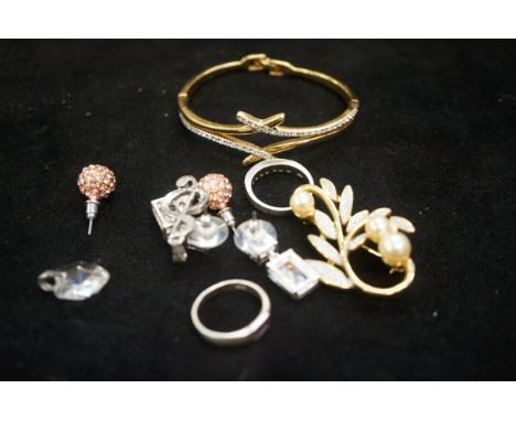 Collection of costume jewellery to include a silver ring 