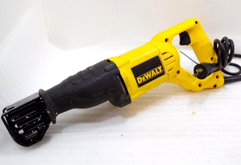 DEWALT 120V Variable Speed Reciprocating Saw w/ 11/8" Stroke M/N DW304P