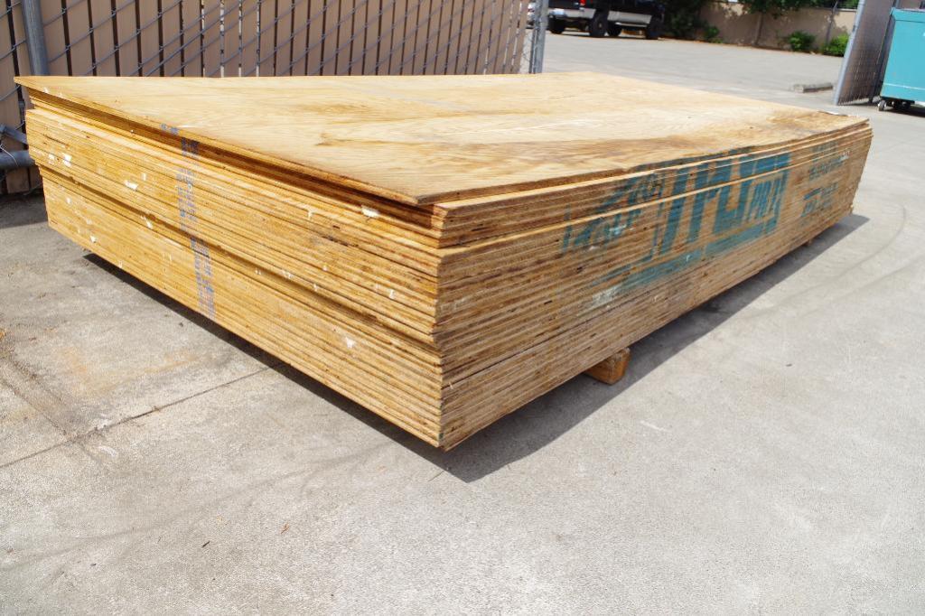 [28] 1/2" x 4' x 8' CCX Plywood; Product may be weathered or have