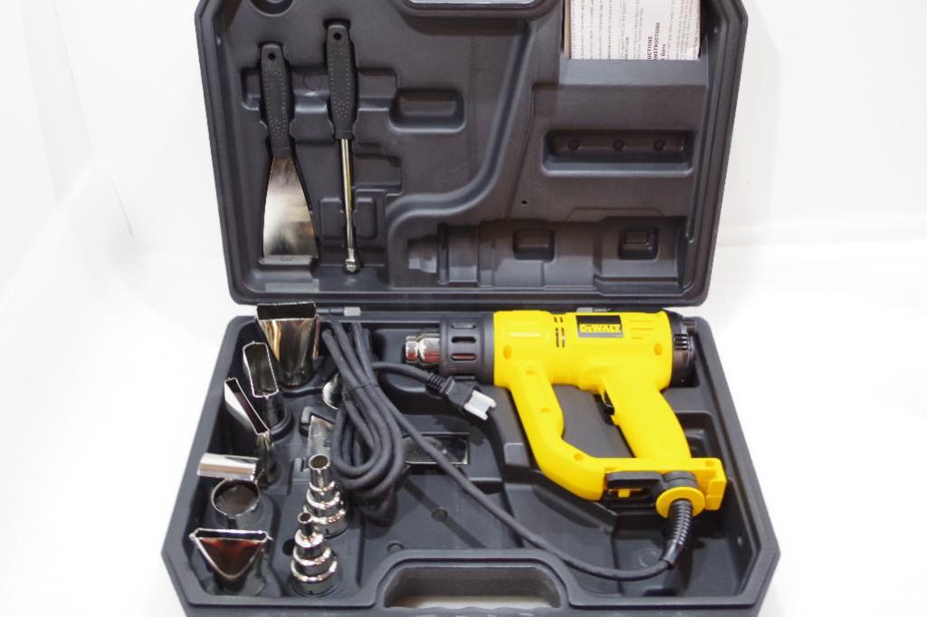 NEW DEWALT 12Piece 120V Heat Gun w/ LCD Display Kit M/N D26960K