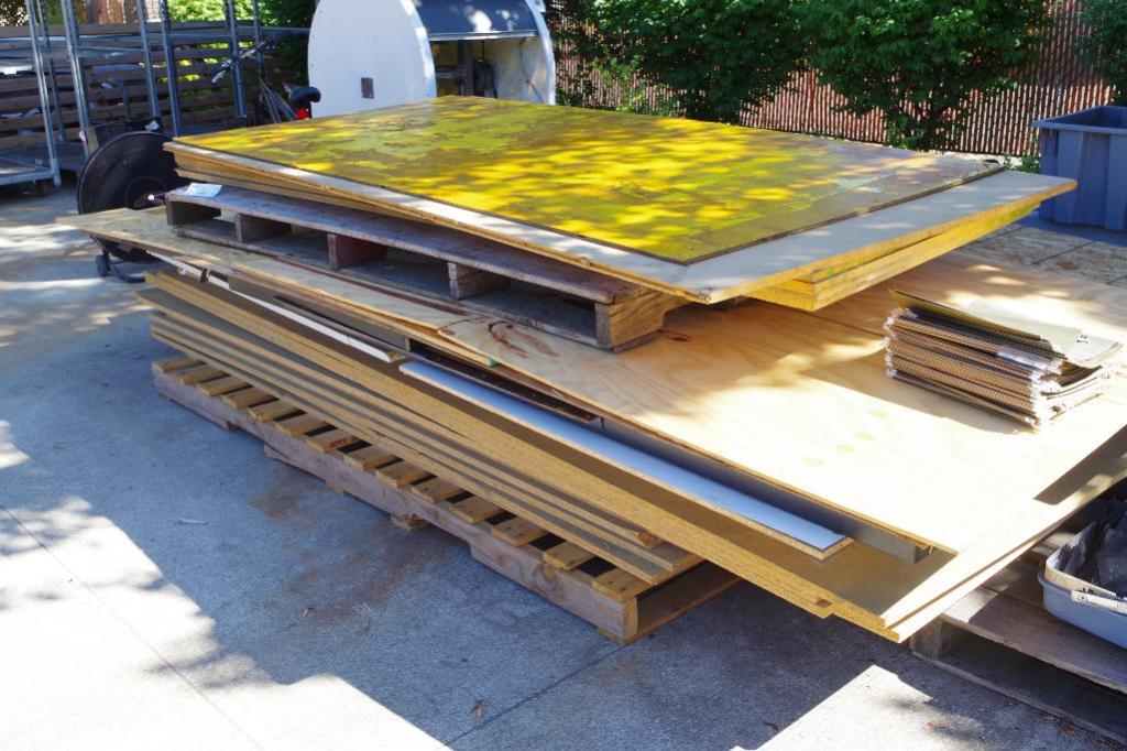 [QTY] Asst. Pressed Wood Products 5' x 8' & 5' x 10' Panels & other