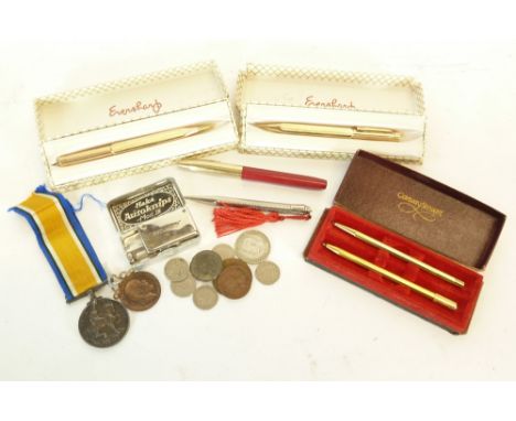 SHEAFFERS FOUNTAIN PEN maroon plastic and gilt metal, TWO BOXED EVERSHARP PROPELLING PENCILS in rolled gold with engine turne