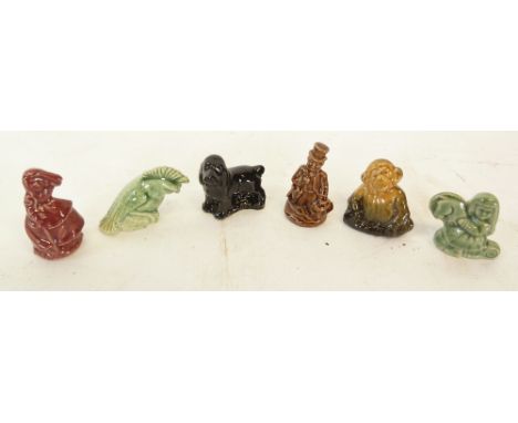 MINOR COLLECTABLES TO INCLUDE; A COLLECTION OF THIRTY SIX WADE WHIMSIES,  simulated opal set gilt metal STICK PIN, yarn magni