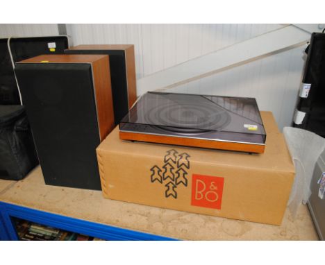 A Bang & Olufsen Beogram 1700 record player and pair of Bang & Olufsen Veovox 