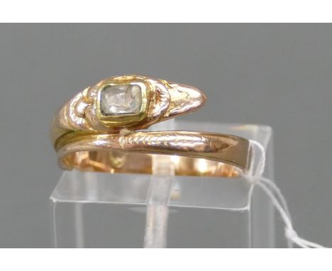 Schlangenring, um 190014 kt. Gelbgold, 1 rechteckiger Diamant ca. 0,30 ct., light yellow, p, ca. 3 g schwer, RM 55, 
