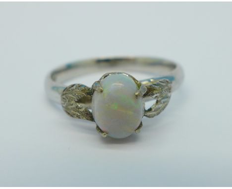 An 18ct gold and opal ring, 3g, R