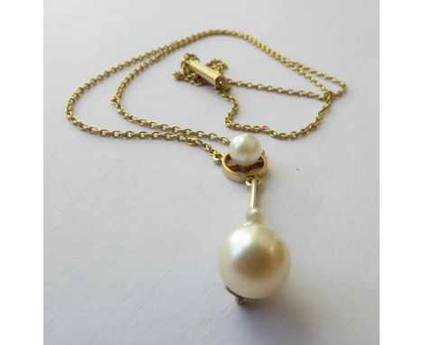 A Cultured Pearl Necklace, drop length 2.5cm, necklace length 41cm .  Clasp stamped '15CT'. Gross weight 3.0 grams. 