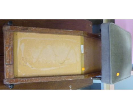 Shoe fitters stool