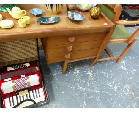 A RETRO DRESSING TABLE, THREE ERCOL SIDE CHAIRS AND AN ARMCHAIR.