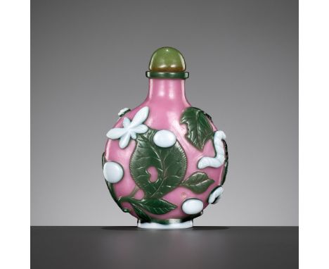 A GREEN AND WHITE DOUBLE-OVERLAY PINK GLASS 'SILKWORM' SNUFF BOTTLE, YANGZHOU SCHOOLChina, c. 1820-1910. The flattened globul