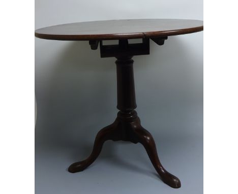 A GEORGIAN MAHOGANY CIRCULAR SNAP TOP TABLE, on tripod base, approximately 75cm diameter x 71cm high