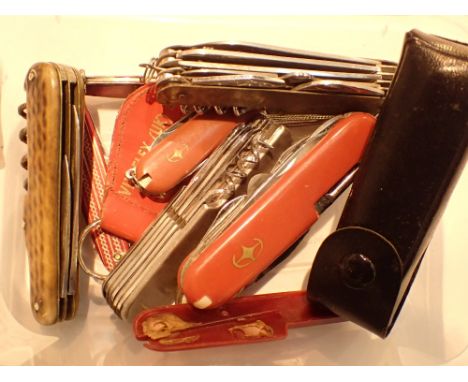 Collection of various penknives including Swiss Army