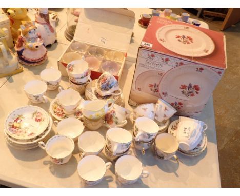 Boxed stoneware dinner set Opale tea ware and further tea ware 