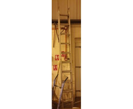 Aluminium double extension ladder 