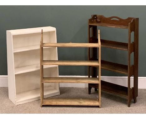 TWO VINTAGE BOOKSHELVES & A STRIPPED PINE WALLRACK, polished oak four-shelf example, 106.5 (H) x 65.5 (W) x 18cms (D), painte