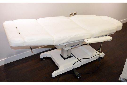1 X Carlton Professional Luxury Electric Hydraulic Beauty Couch