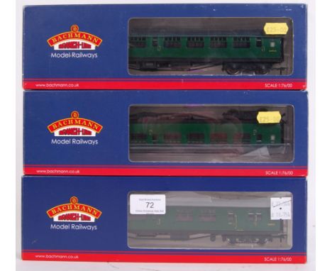 Three 1/76 scale 00 gauge Bachmann Branch Line railway trainset carriages to include; 34-504A, 34-529B, &amp; 34-577B. All wi