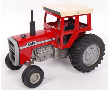 An original large scale 1:12 ERTL made red Massey Ferguson diecast model tractor. Unboxed.&nbsp;