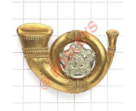 KOYLI  OR’s “Smasher hat” badge. Coiled brass bugle horn with applied white metal rose to centre.  (KK 669)  Loops VGC 