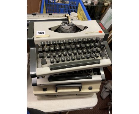 7 X TRAVELLER DELUXE MANUAL TYPEWRITERS 