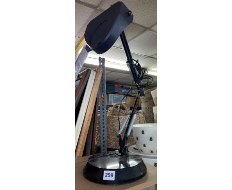 ADJUSTABLE ANGLEPOISE LAMP
