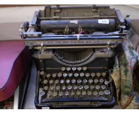 UNDERWOOD TYPEWRITER 
