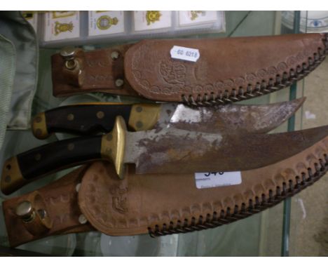 2 HUNTING KNIVES 