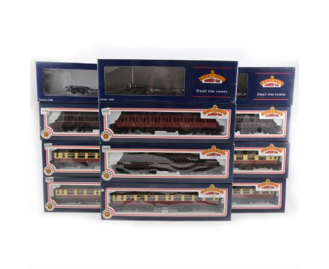 Bachmann OO gauge passenger coaches and wagons; thirteen to include (x3) 33-900D 45 ton bogie well wagons GWR dark grey, (x2)