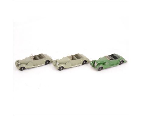 Dinky Toys 38C Lagonda sports cars, two with light grey bodies, black bases, ridged hubs, and a green body, black base, ridge