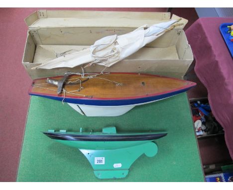 A Triang K Model Pond Yacht 'Elizabeth', 21" long, signs of repainting, boxes with original rigging instructions sheet, toget
