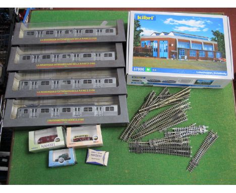 Three Oxford Diecast 'N' Gauge Model Vehicles, including British Rail Albion Horse Box, Four Atlas Editions Static Model La R