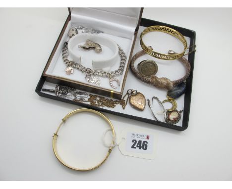 1/59ct RG Hinged Bangle, foliate engraved decoration, a Greek Key design hinged bangle, a curb link charm bracelet, "9ctBack&