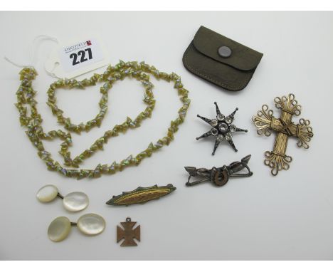 A Vintage Shell Necklace, Victorian and later bar brooches, colourless paste starburst brooch, mother of pearl cufflinks, 9ct