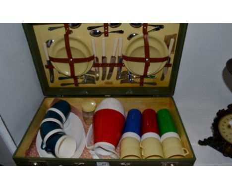 A Sirram picnic set c.1950, cased 
