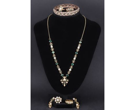 Konvolut indischer Schmuck, Gold mit grünen Steinen und Perlen: Collier mit 8 größeren und 15 kleinen grünen Steinen sowie 7 