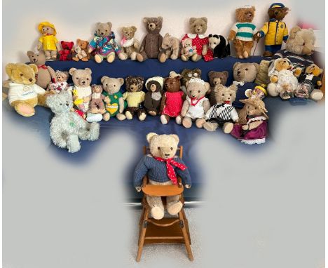 Konvolut Teddybären, u.a. Steiff, Clemens, Hermann, 1 x signiert Modellbär 90er Jahre, Flaschenwärmer, Teddy in Kinderstuhl, 