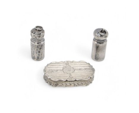 Victorian silver vinaigrette, with engine turned decoration and engraved monogram to the hinged cover, opening to reveal gilt