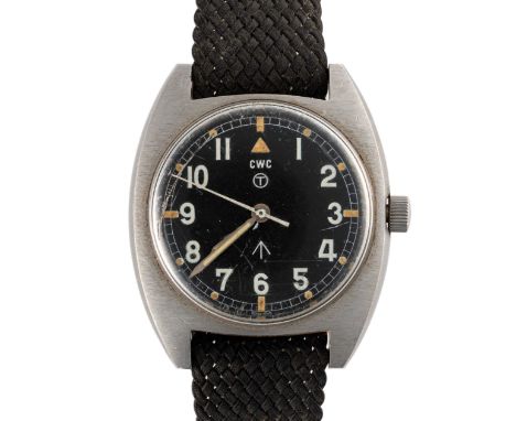 A GENTLEMAN'S STAINLESS STEEL BRITISH MILITARY CWC WRIST WATCH DATED 1977, ISSUED TO THE ARMYMovement: Manual wind, hacking s