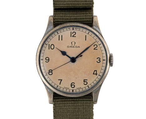 A GENTLEMAN'S BRITISH MILITARY OMEGA ROYAL NAVY WRIST WATCH CIRCA 1940, REF. 2292 ISSUED TO THE HYDROGRAPHIC SURVEYMovement: 