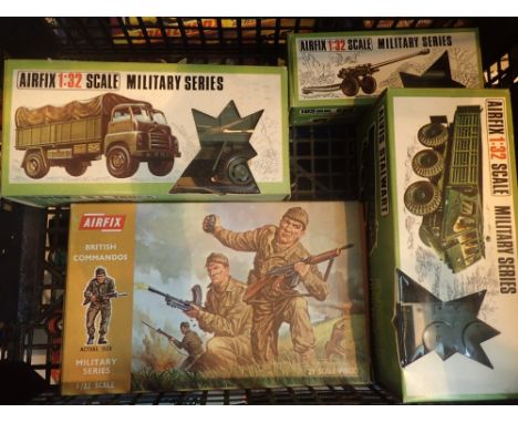 Airfix 1/32 scale ready built plastic vehicles including 105mm gun Bedford RL truck and Alvis Stalwart plus British Commandos