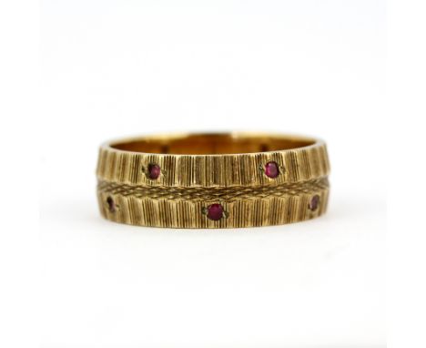 A hallmarked 9ct yellow gold and ruby set ring, (P). Gross weight approx. 4.2gr.&nbsp;