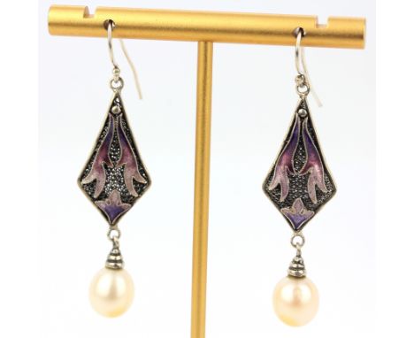 A pair of silver and enamel drop earrings set with cultured pearls, L. 6cm.