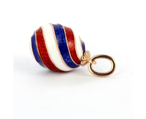 A Russian 14ct gold and enamel egg pendant, 2.5cm.