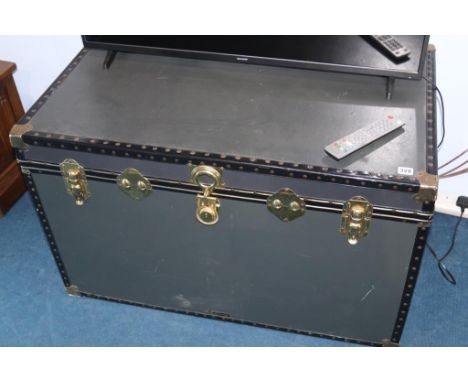 A Mossman trunk
